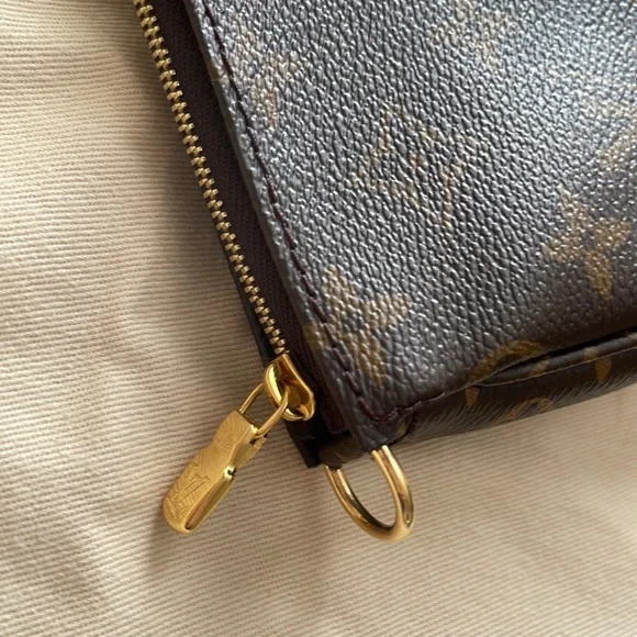 Louis Vuitton LARGE POCHETTE ACCESOIRES w/ 16mm Adjustable MONOGRAM STRAP - Picture 6 of 16